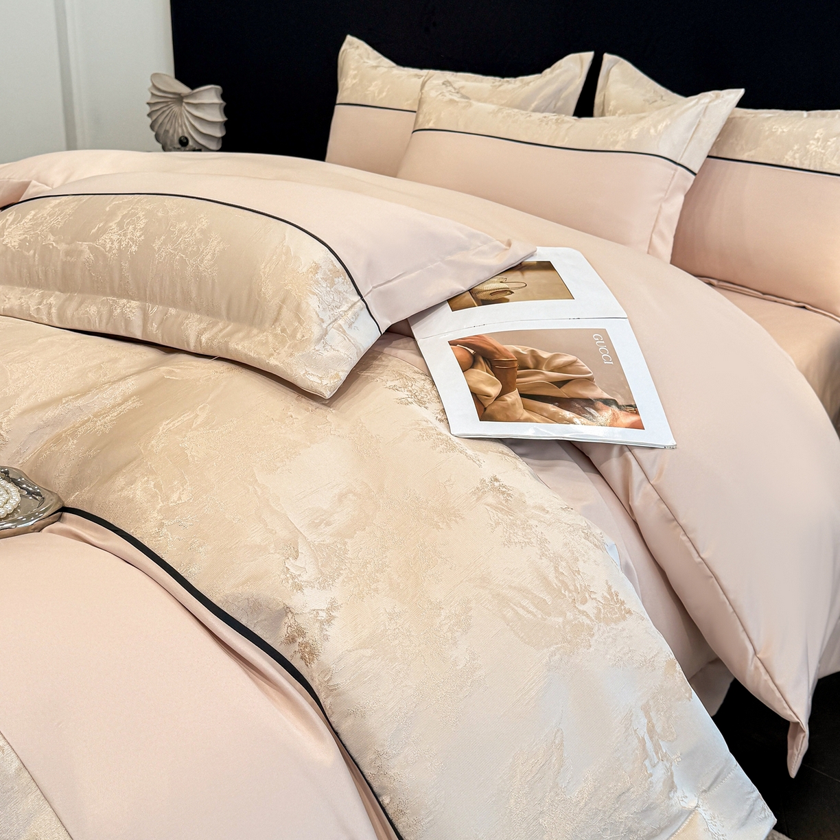 91家纺网 家纺一手货源 找家纺 狂想家 2026新款简约浮雕大提花四件套 香槟金