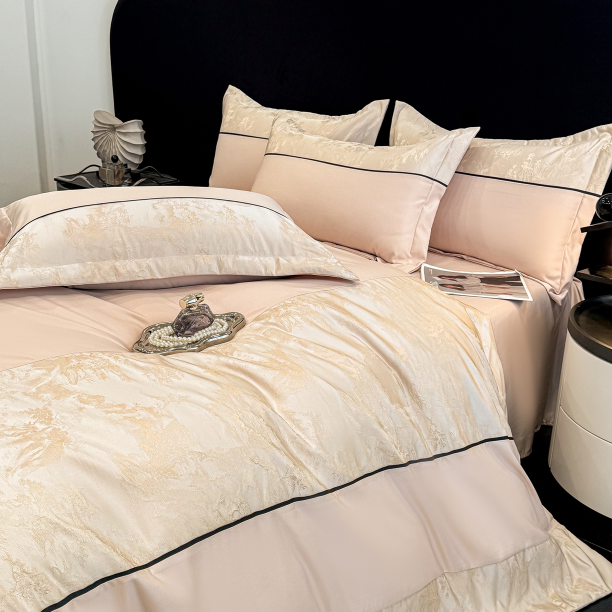 91家纺网 家纺一手货源 找家纺 狂想家 2026新款简约浮雕大提花四件套 香槟金