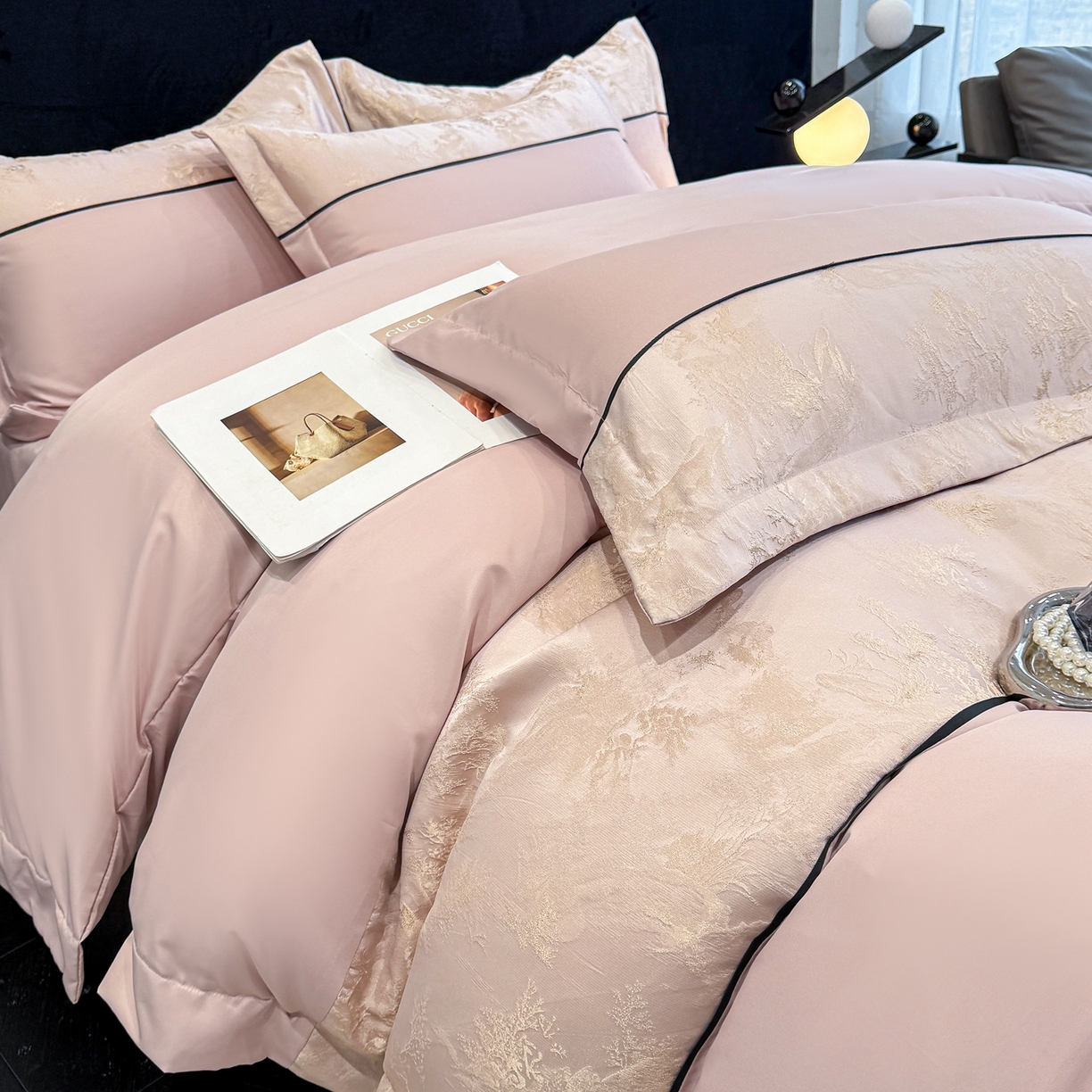 91家纺网 家纺一手货源 找家纺 狂想家 2026新款简约浮雕大提花四件套 浅豆沙