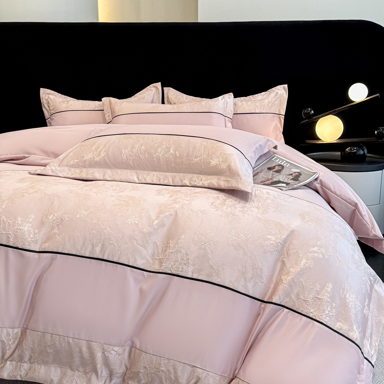 91家纺网 家纺一手货源 找家纺 狂想家 2026新款简约浮雕大提花四件套 浅豆沙