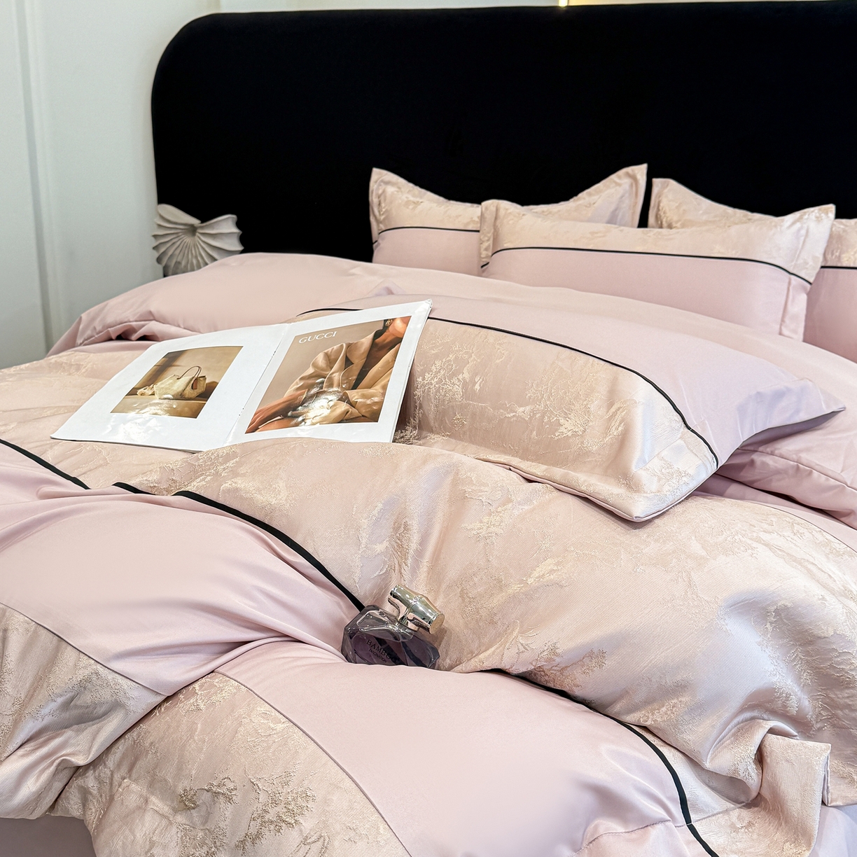 91家纺网 家纺一手货源 找家纺 狂想家 2026新款简约浮雕大提花四件套 浅豆沙