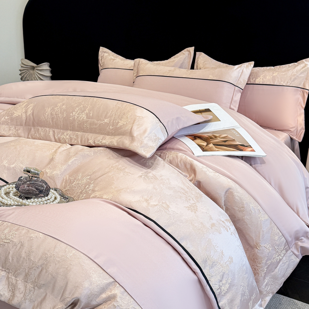 91家纺网 家纺一手货源 找家纺 狂想家 2026新款简约浮雕大提花四件套 浅豆沙