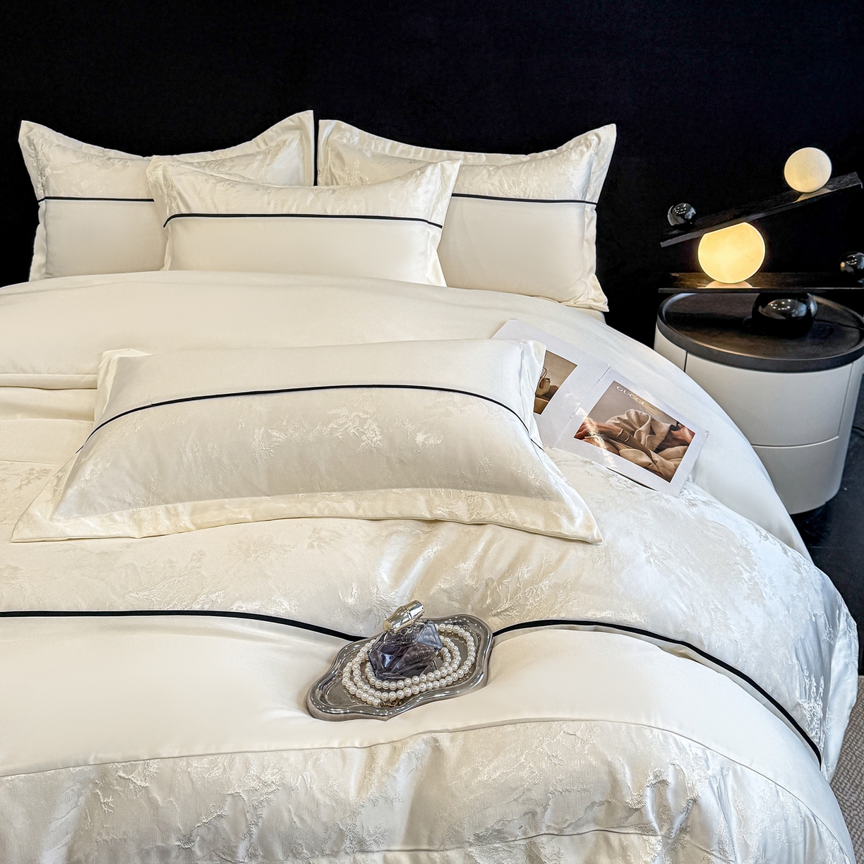 91家纺网 家纺一手货源 找家纺 狂想家 2026新款简约浮雕大提花四件套 奶昔白