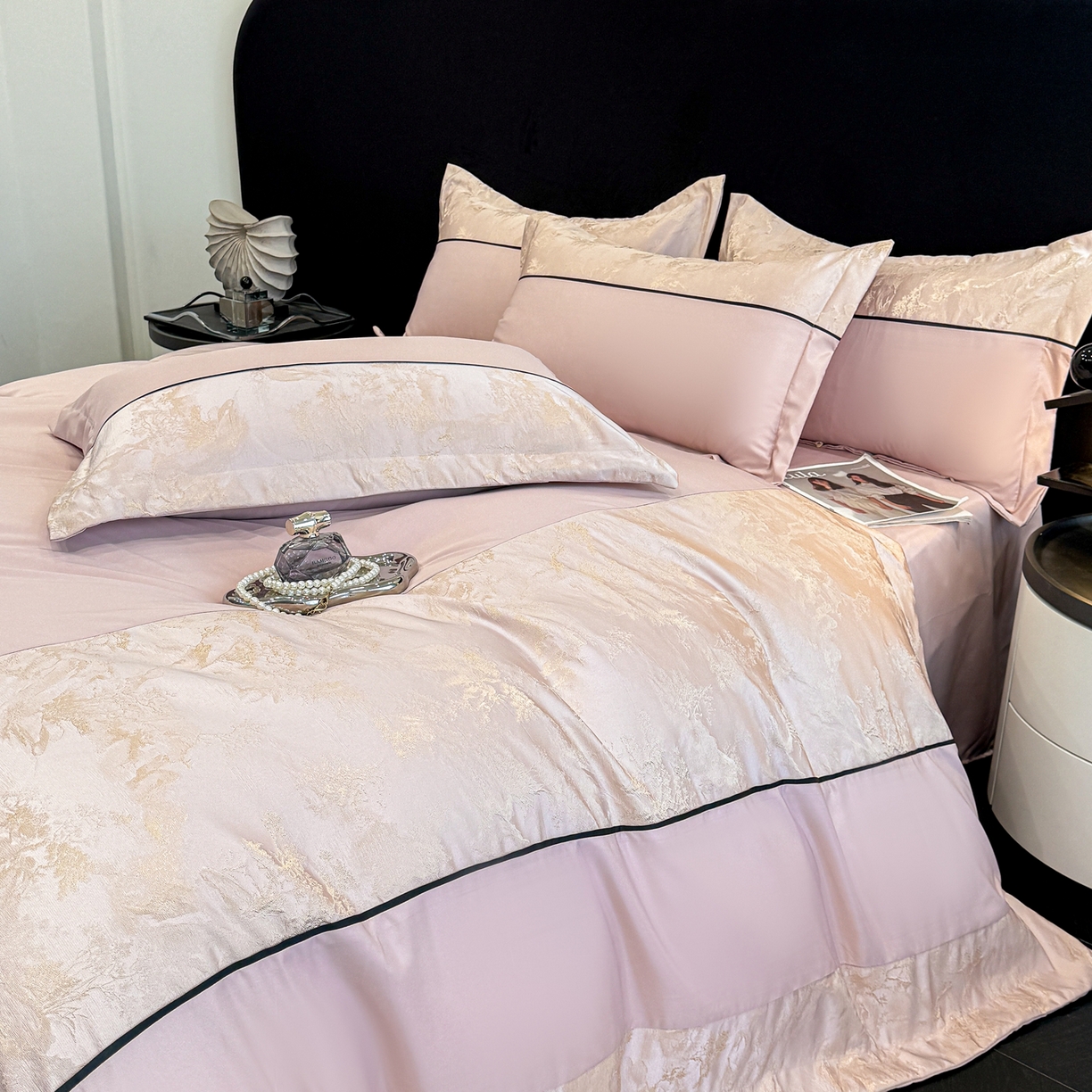 91家纺网 家纺一手货源 找家纺 狂想家 2026新款简约浮雕大提花四件套 浅豆沙