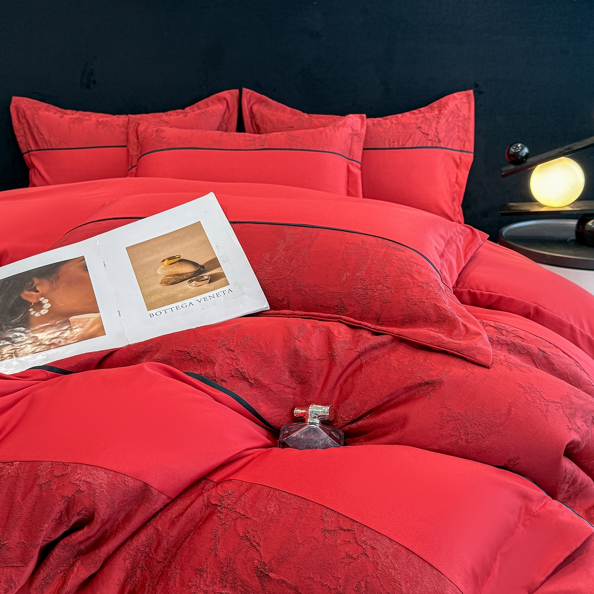 狂想家 2026新款简约浮雕大提花四件套 爱恋红