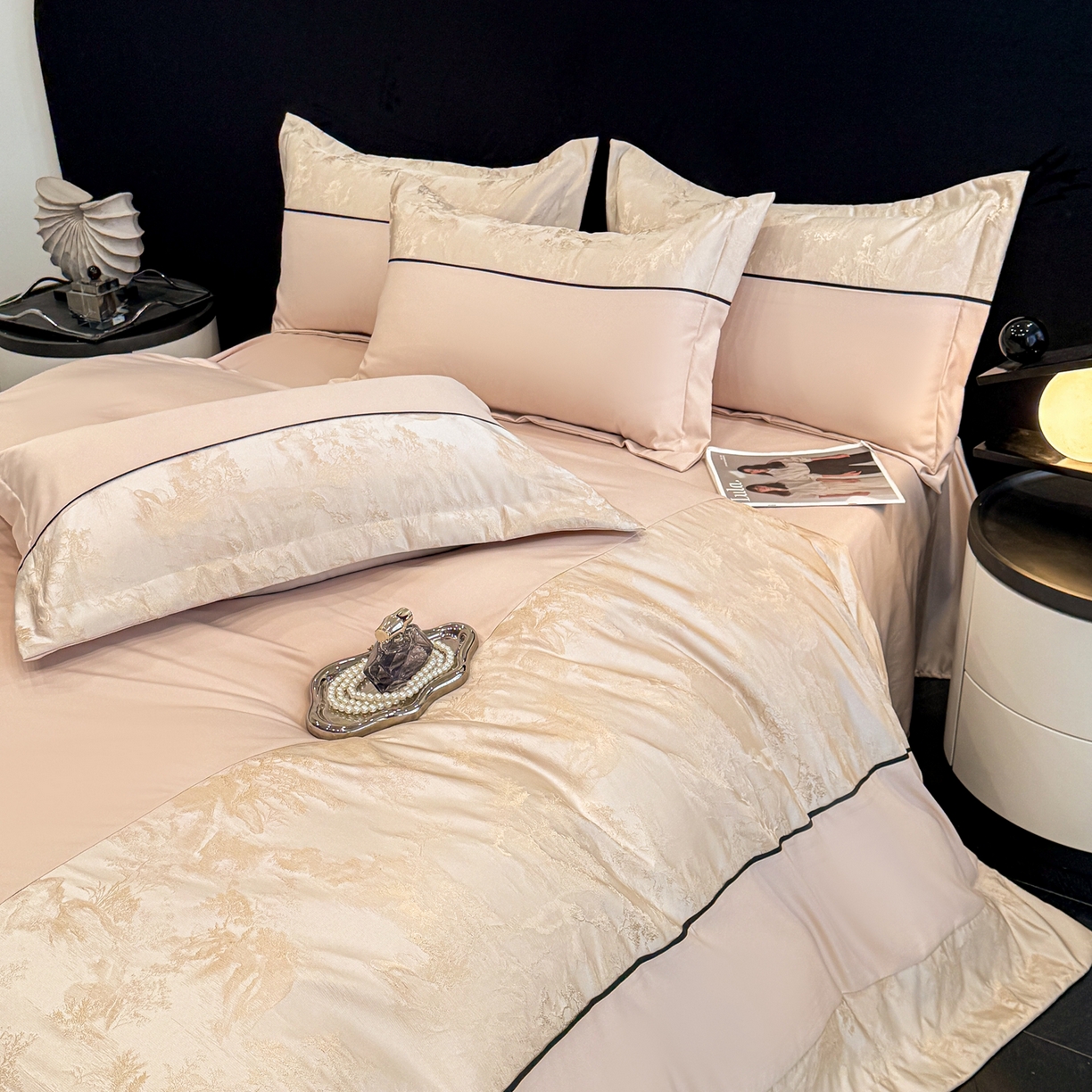 91家纺网 家纺一手货源 找家纺 狂想家 2026新款简约浮雕大提花四件套 香槟金
