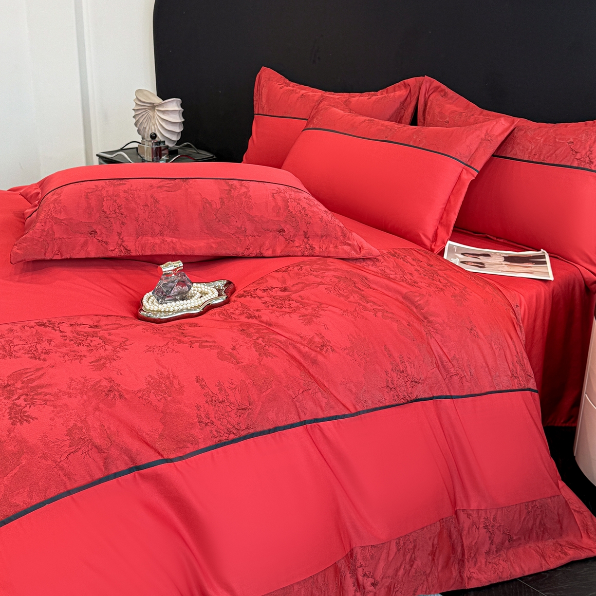 91家纺网 家纺一手货源 找家纺 狂想家 2026新款简约浮雕大提花四件套 爱恋红