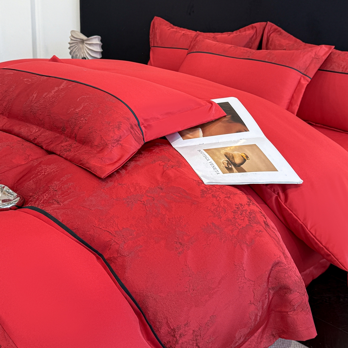 91家纺网 家纺一手货源 找家纺 狂想家 2026新款简约浮雕大提花四件套 爱恋红