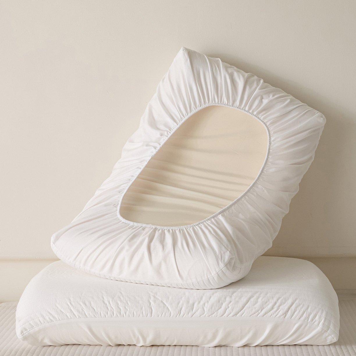 91家纺网 家纺一手货源 找家纺 衿成家纺 2026新款13372 全棉橡皮筋魔术万能夹棉枕套  适用多种枕头 HF-白色