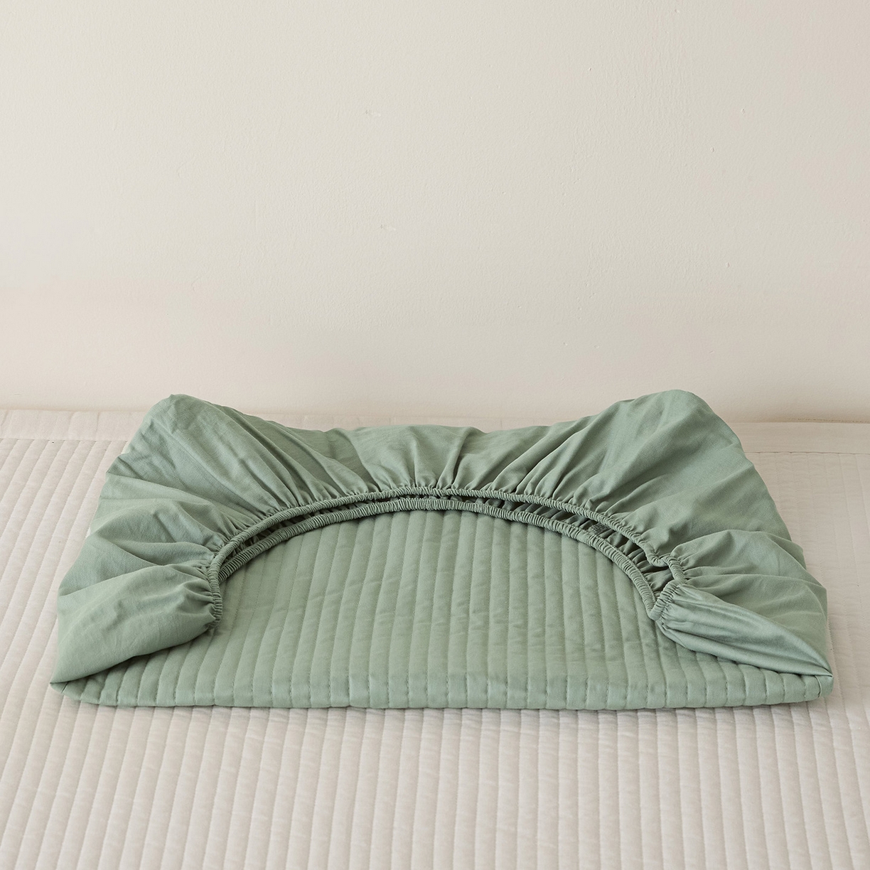 91家纺网 家纺一手货源 找家纺 衿成家纺 2026新款13372 全棉橡皮筋魔术万能夹棉枕套  适用多种枕头 HF-绿色