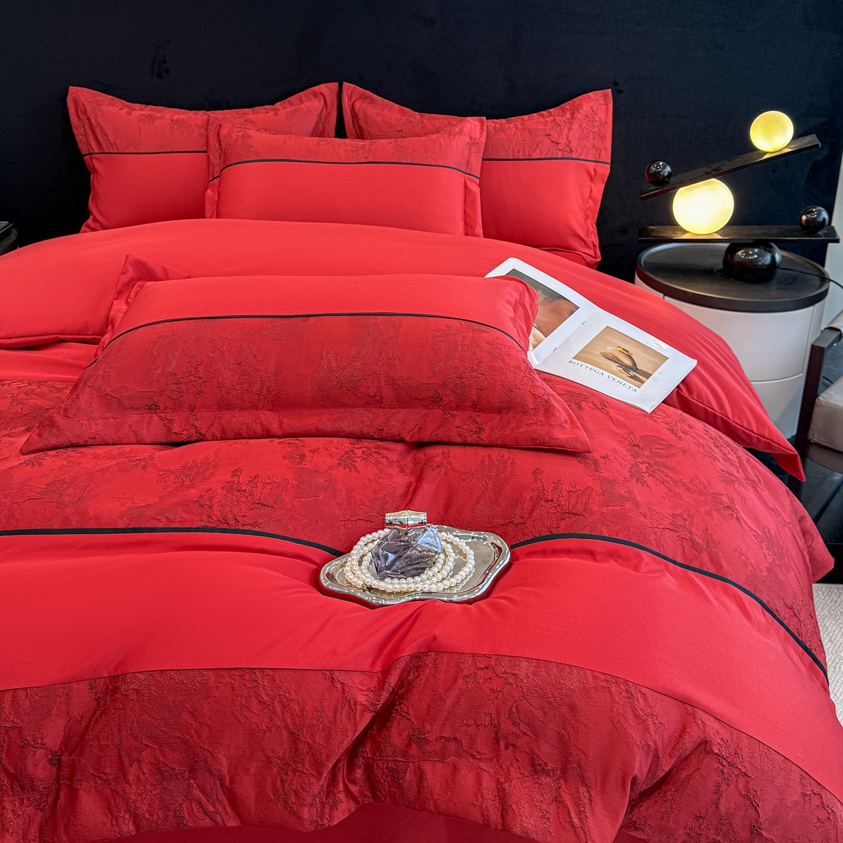 91家纺网 家纺一手货源 找家纺 狂想家 2026新款简约浮雕大提花四件套 爱恋红