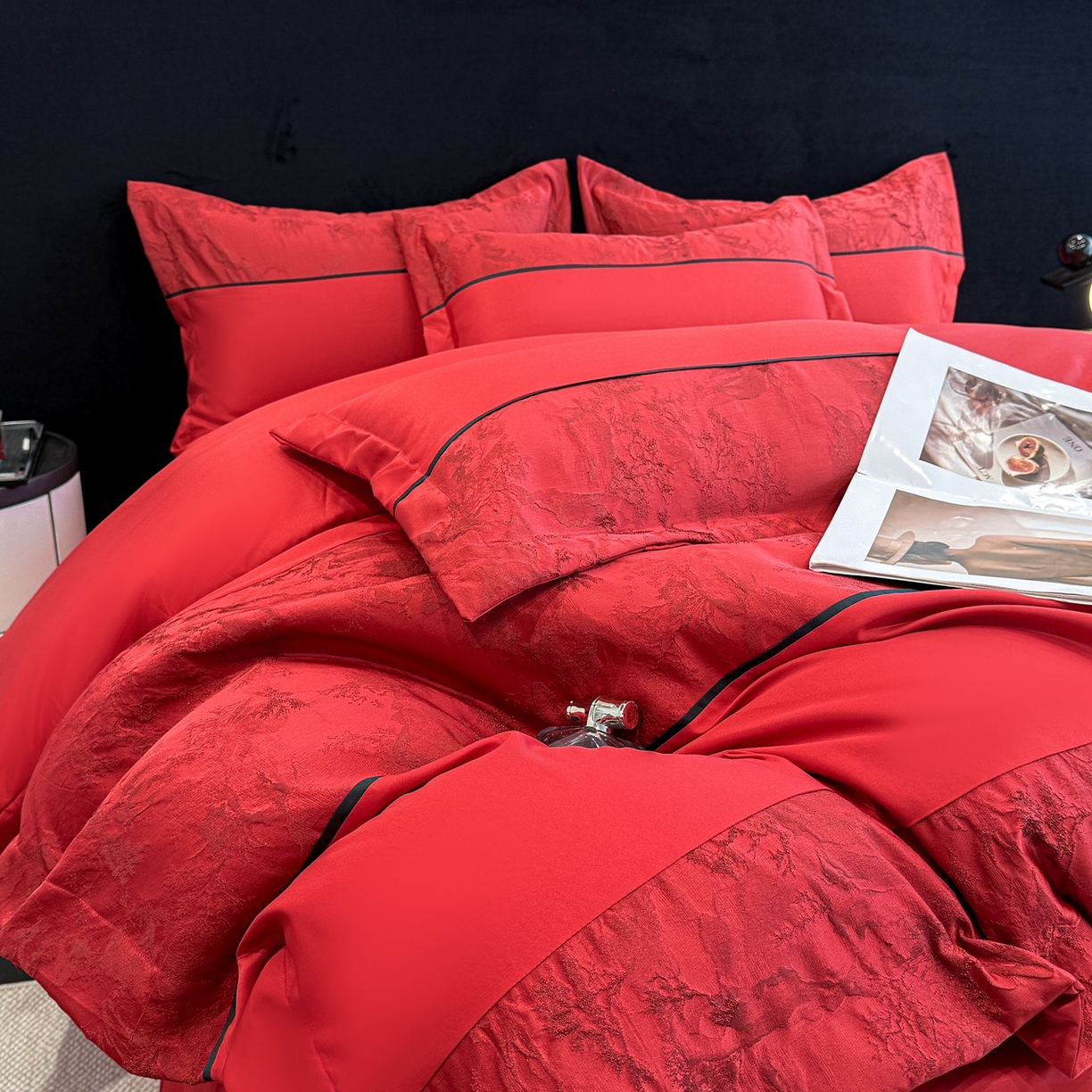 91家纺网 家纺一手货源 找家纺 狂想家 2026新款简约浮雕大提花四件套 爱恋红