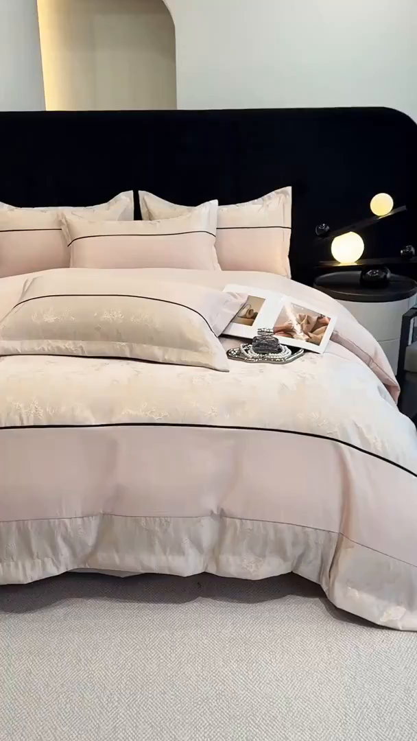 91家纺网 家纺一手货源 找家纺 狂想家 2026新款简约浮雕大提花四件套 香槟金