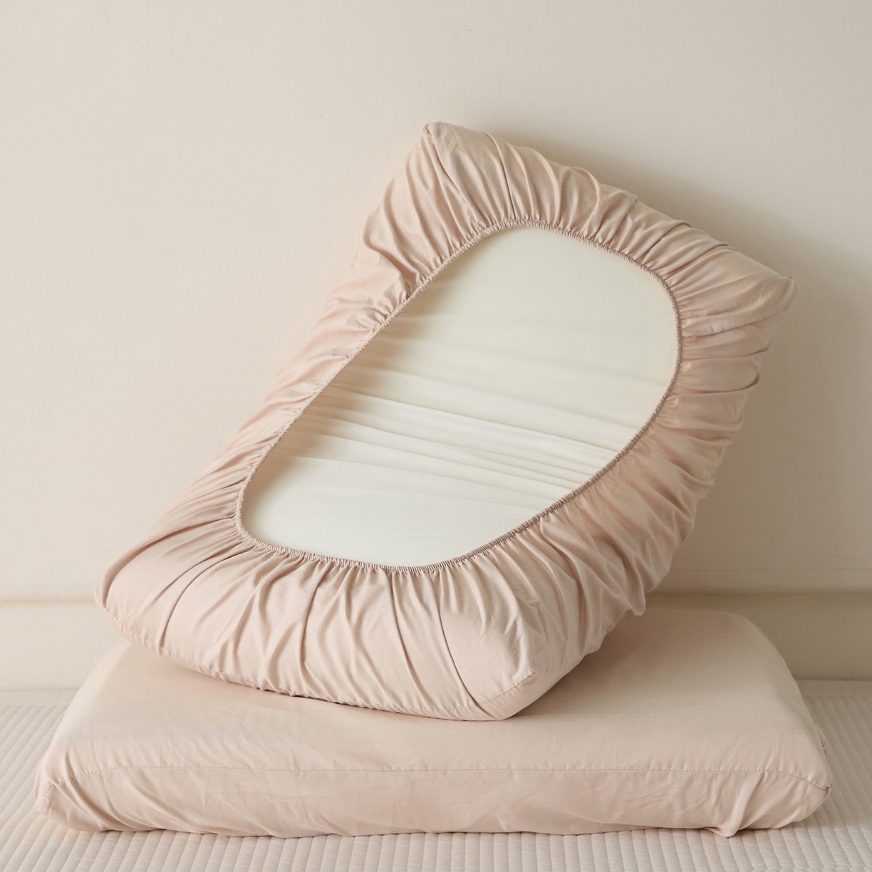 91家纺网 家纺一手货源 找家纺 衿成家纺 2026新款13372 全棉橡皮筋魔术万能单层枕套  适用多种枕头 XP-金色