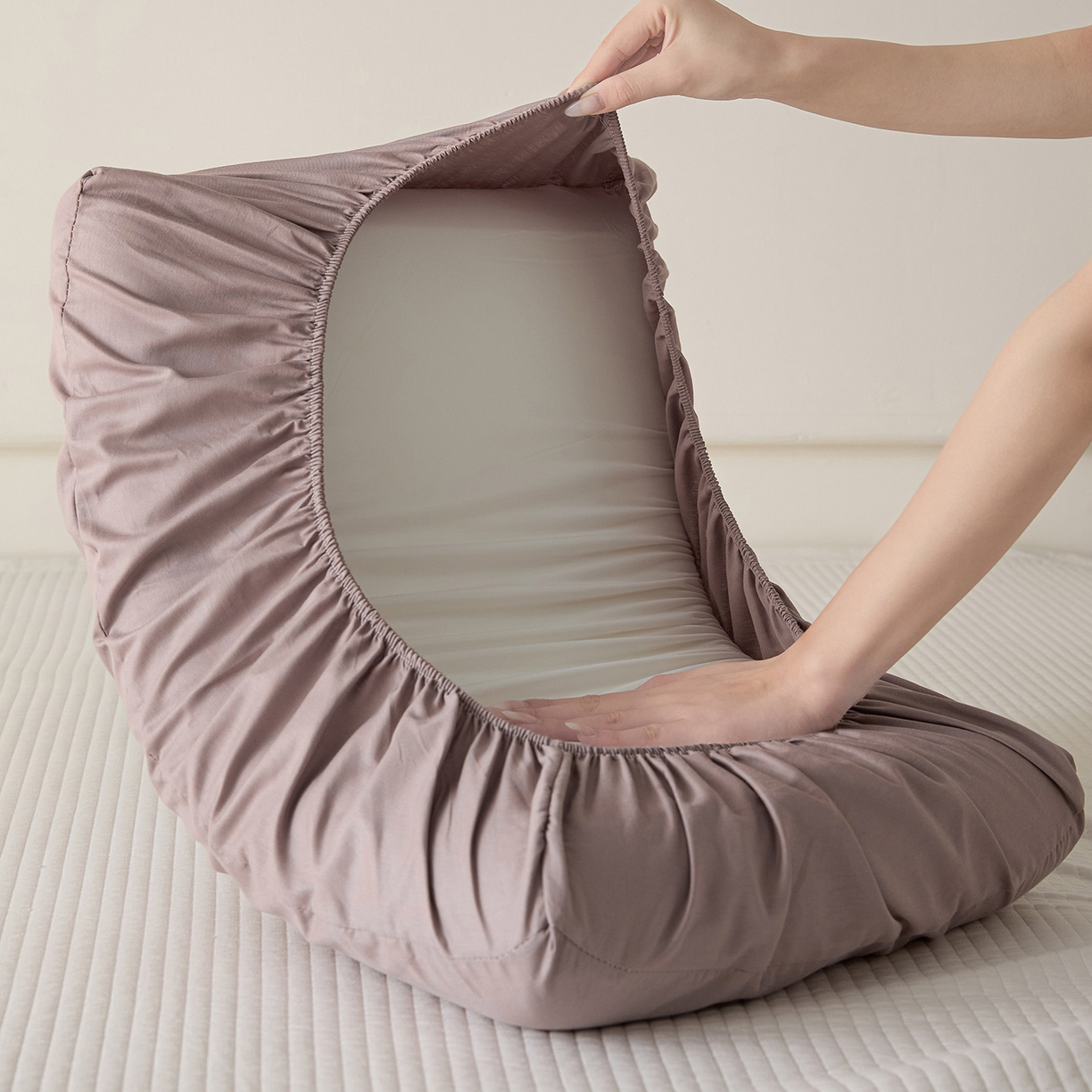 91家纺网 家纺一手货源 找家纺 衿成家纺 2026新款13372 全棉橡皮筋魔术万能单层枕套  适用多种枕头 XP-棕色