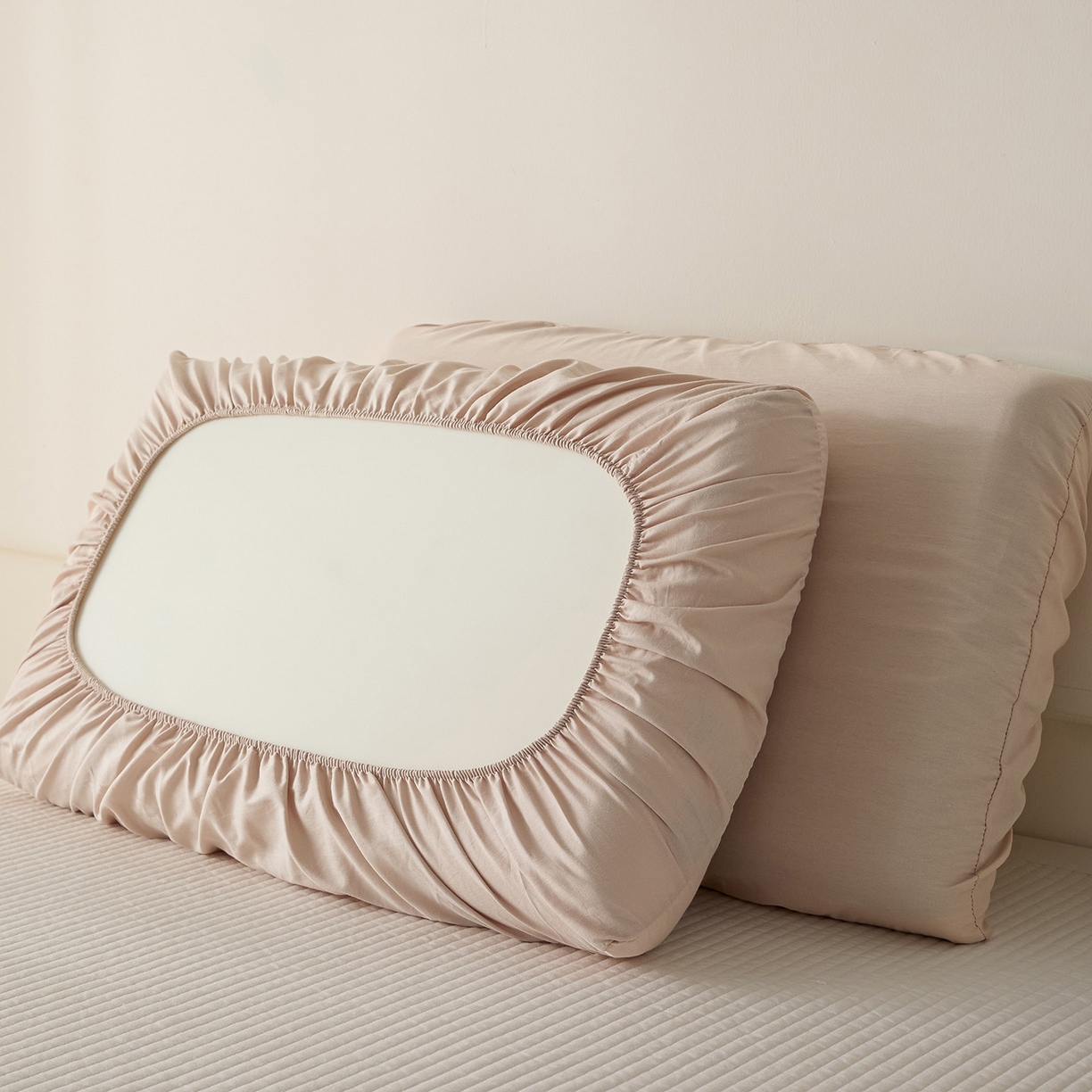 91家纺网 家纺一手货源 找家纺 衿成家纺 2026新款13372 全棉橡皮筋魔术万能单层枕套  适用多种枕头 XP-金色