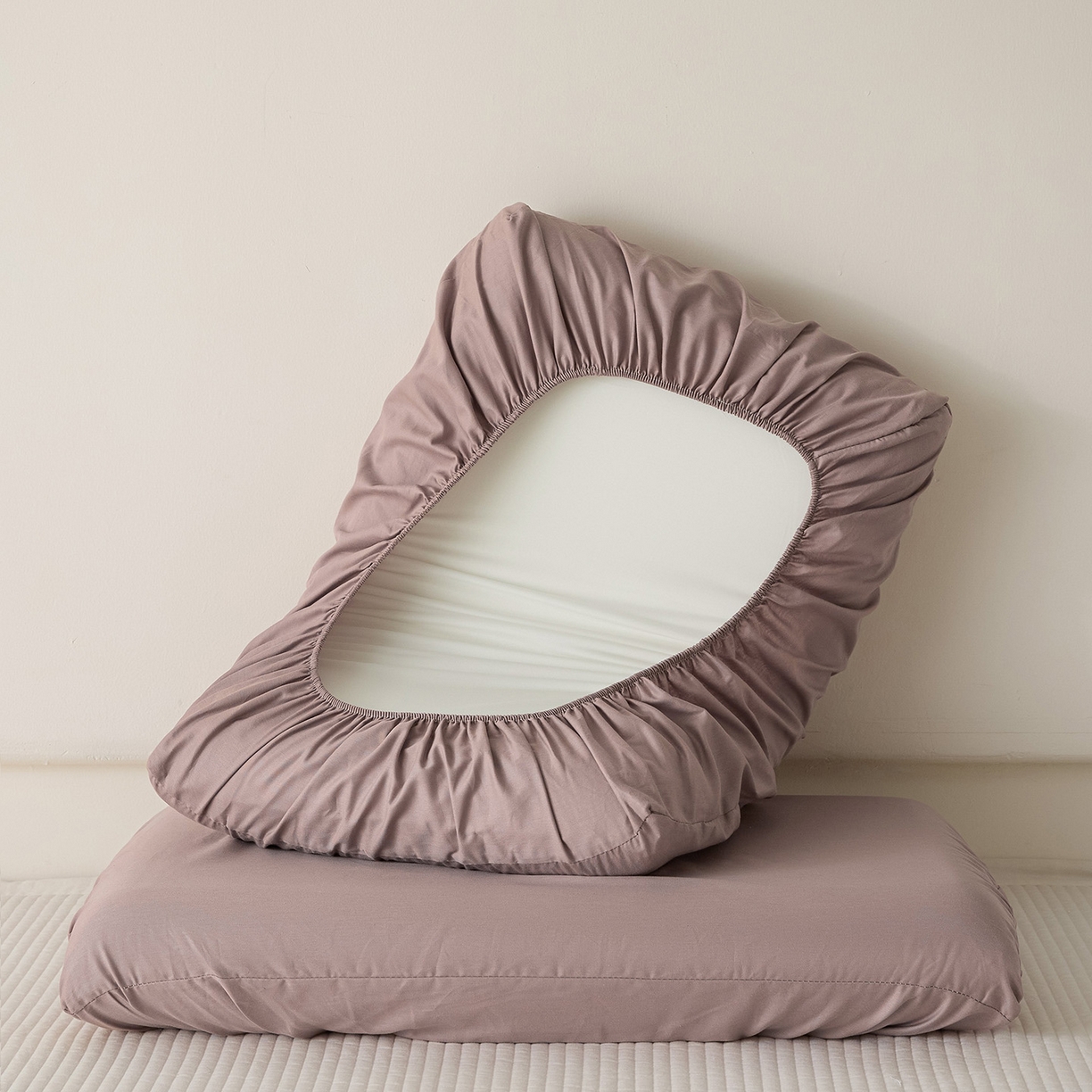 91家纺网 家纺一手货源 找家纺 衿成家纺 2026新款13372 全棉橡皮筋魔术万能单层枕套  适用多种枕头 XP-棕色