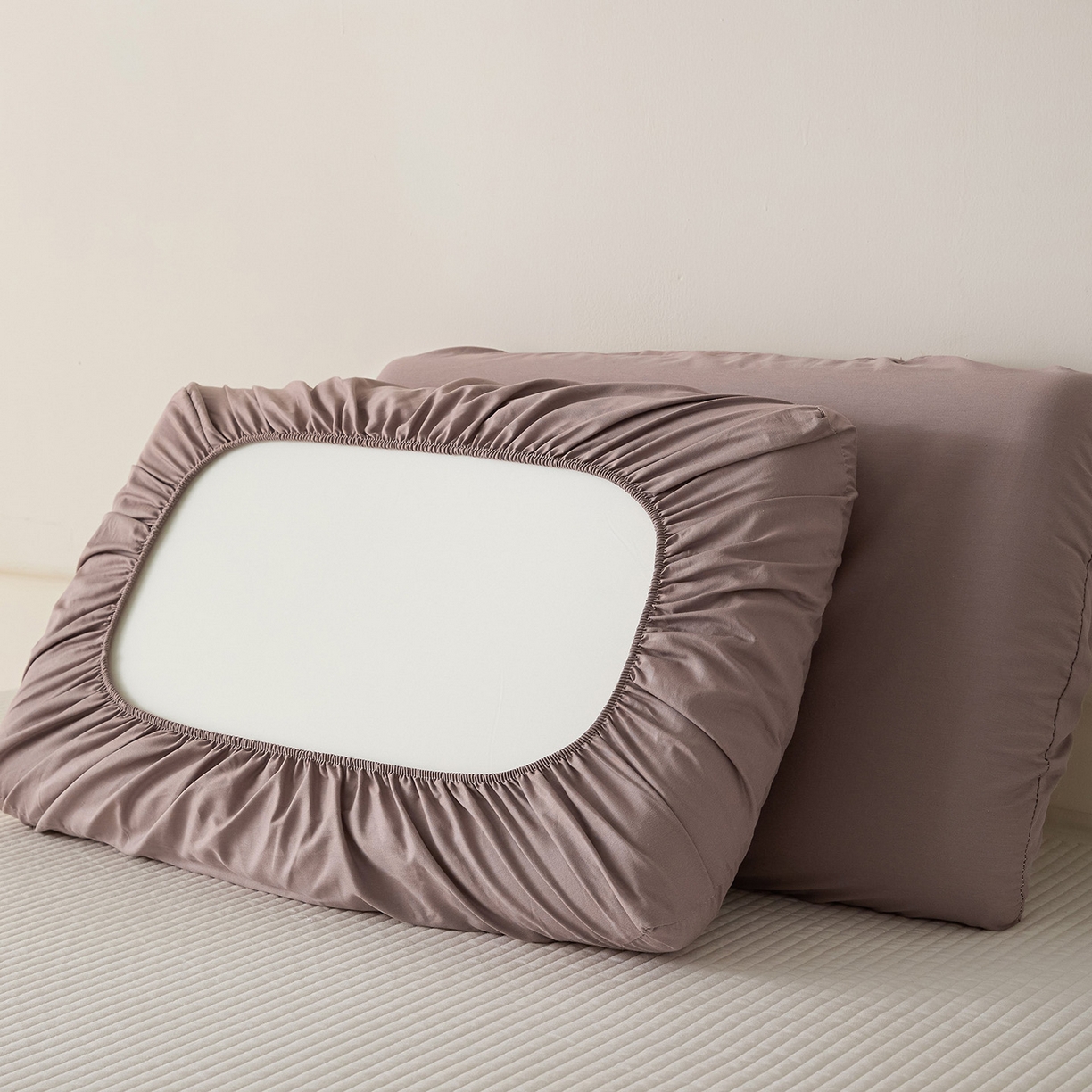 91家纺网 家纺一手货源 找家纺 衿成家纺 2026新款13372 全棉橡皮筋魔术万能单层枕套  适用多种枕头 XP-棕色