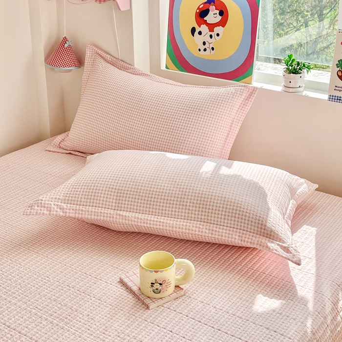 91家纺网 家纺一手货源 找家纺 梦可莱家居 2026春夏新品小清新可爱风毛巾绣床盖四件套系列 熊伙伴