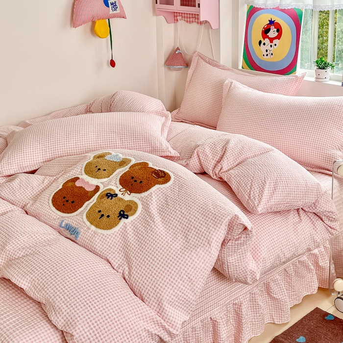 91家纺网 家纺一手货源 找家纺 梦可莱家居 2026春夏新品小清新可爱风毛巾绣床盖四件套系列 熊伙伴