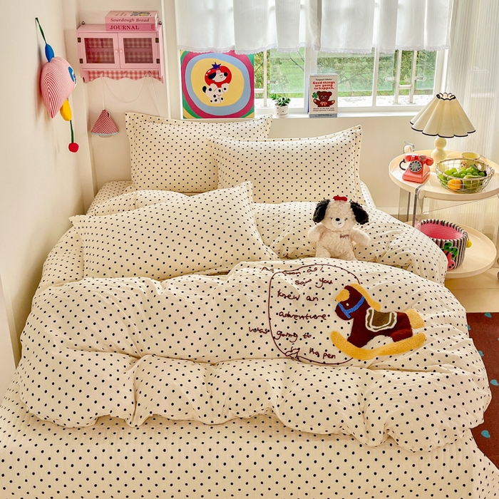 91家纺网 家纺一手货源 找家纺 梦可莱家居 2026春夏新品小清新可爱风毛巾绣床盖四件套系列 小木马