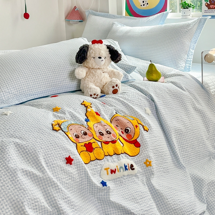 91家纺网 家纺一手货源 找家纺 梦可莱家居 2026春夏新品小清新可爱风毛巾绣床盖四件套系列 星星人