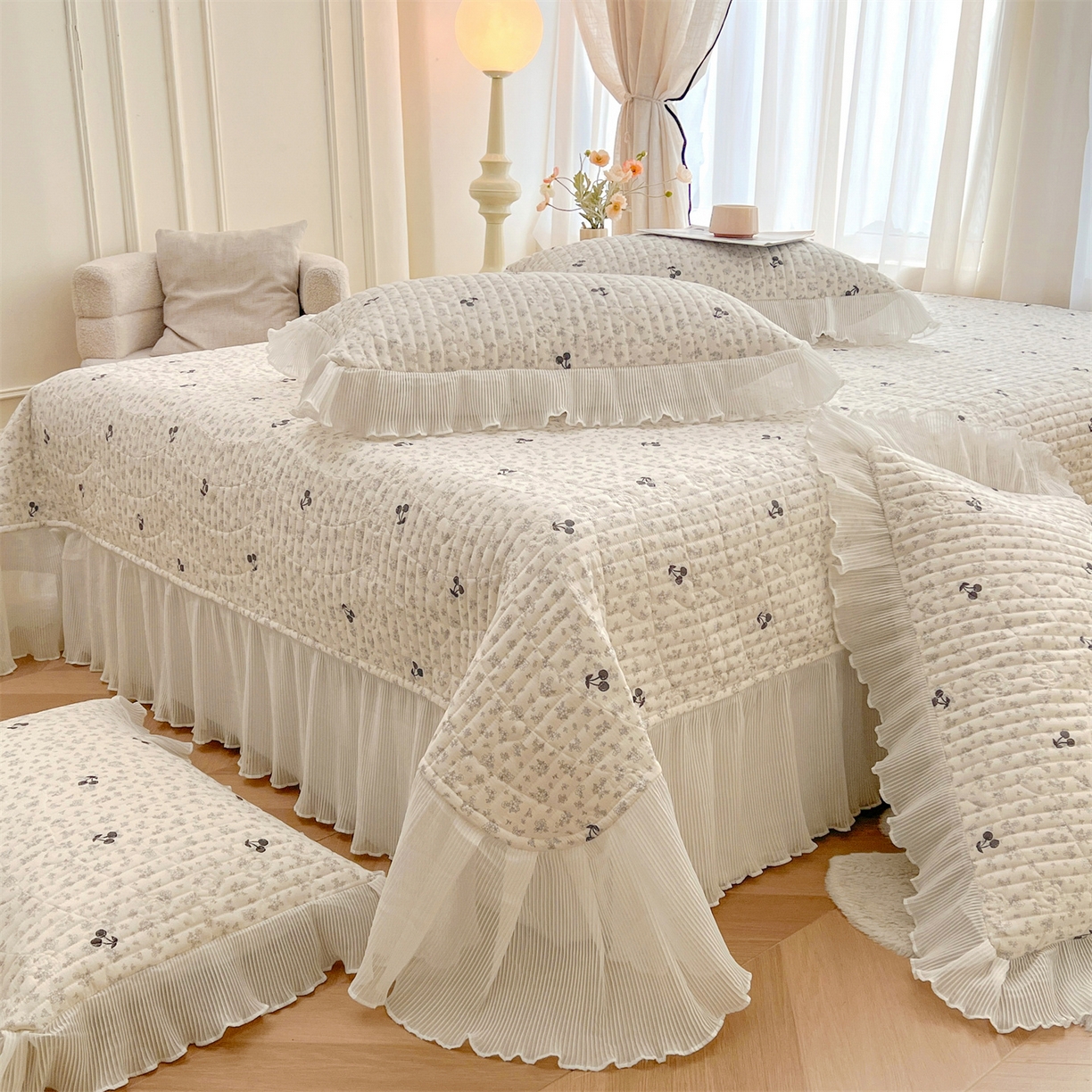 91家纺网 家纺一手货源 找家纺 宜凡家纺 2026新款全棉印花雪纺夹棉床盖四件套 星野樱桃