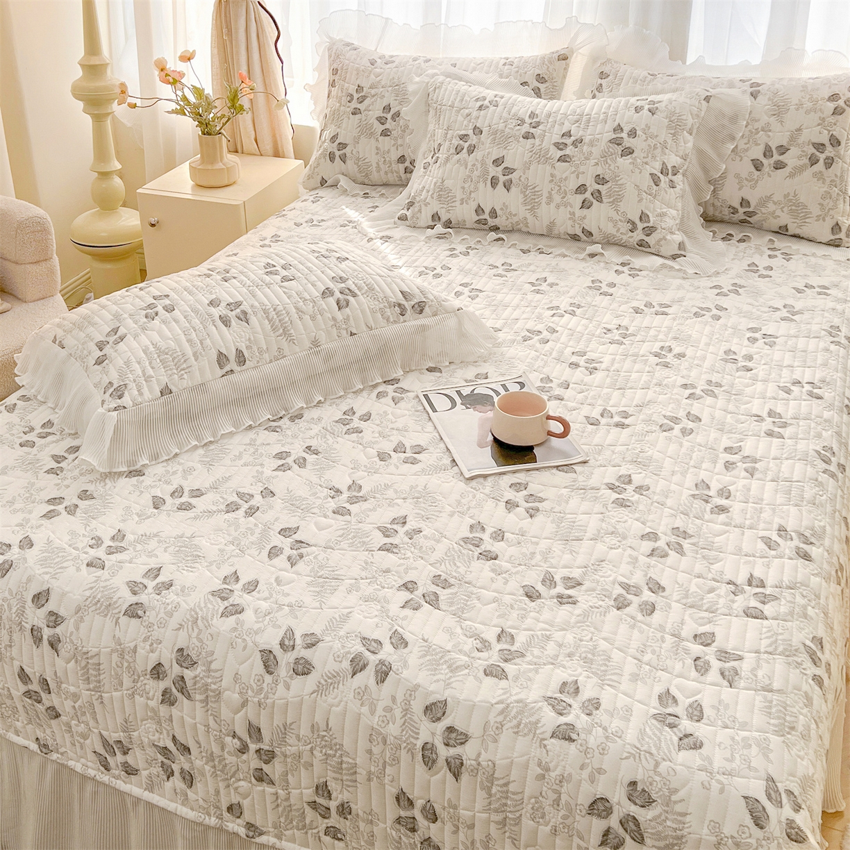 91家纺网 家纺一手货源 找家纺 宜凡家纺 2026新款全棉印花雪纺夹棉床盖四件套 叶漫