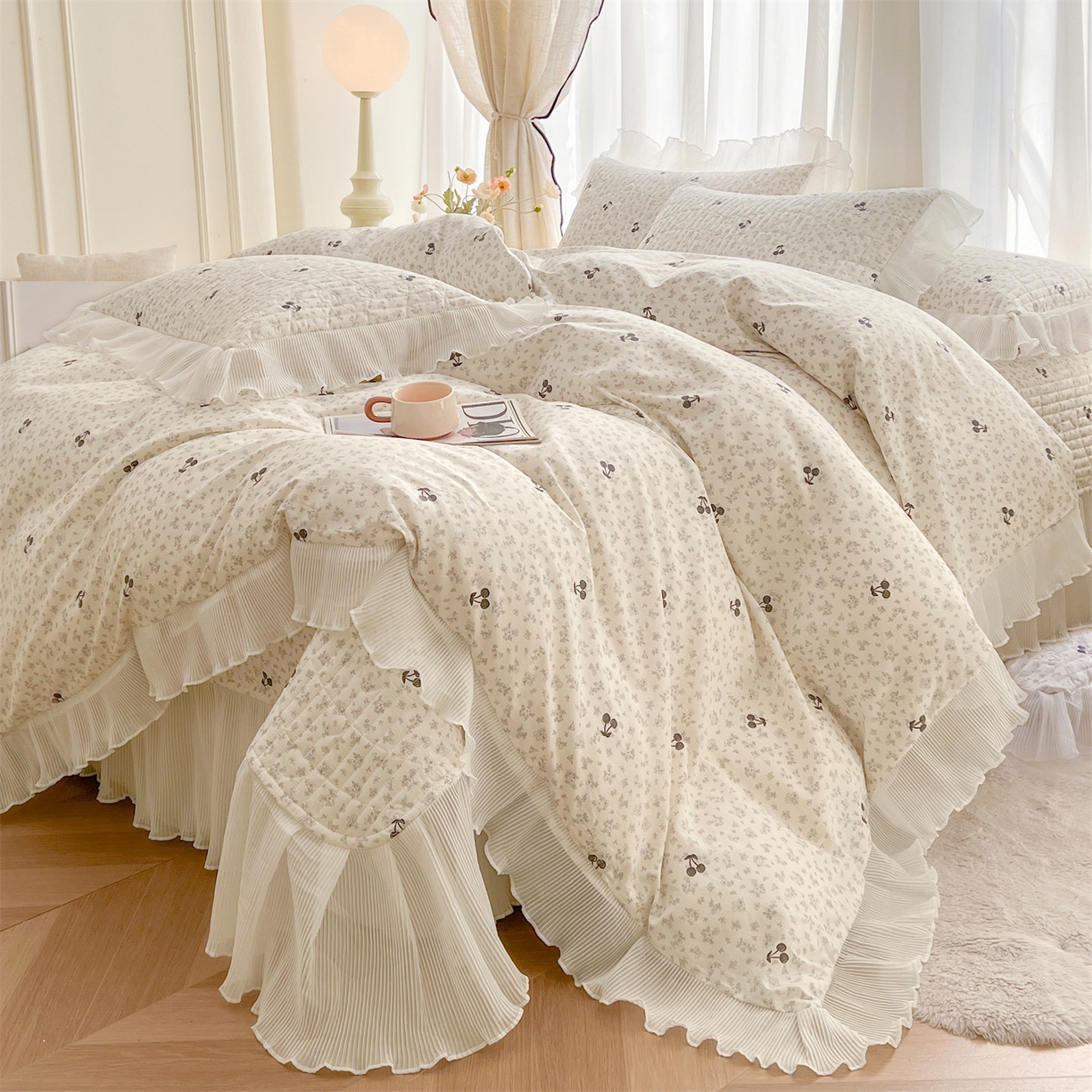 91家纺网 家纺一手货源 找家纺 宜凡家纺 2026新款全棉印花雪纺夹棉床盖四件套 星野樱桃