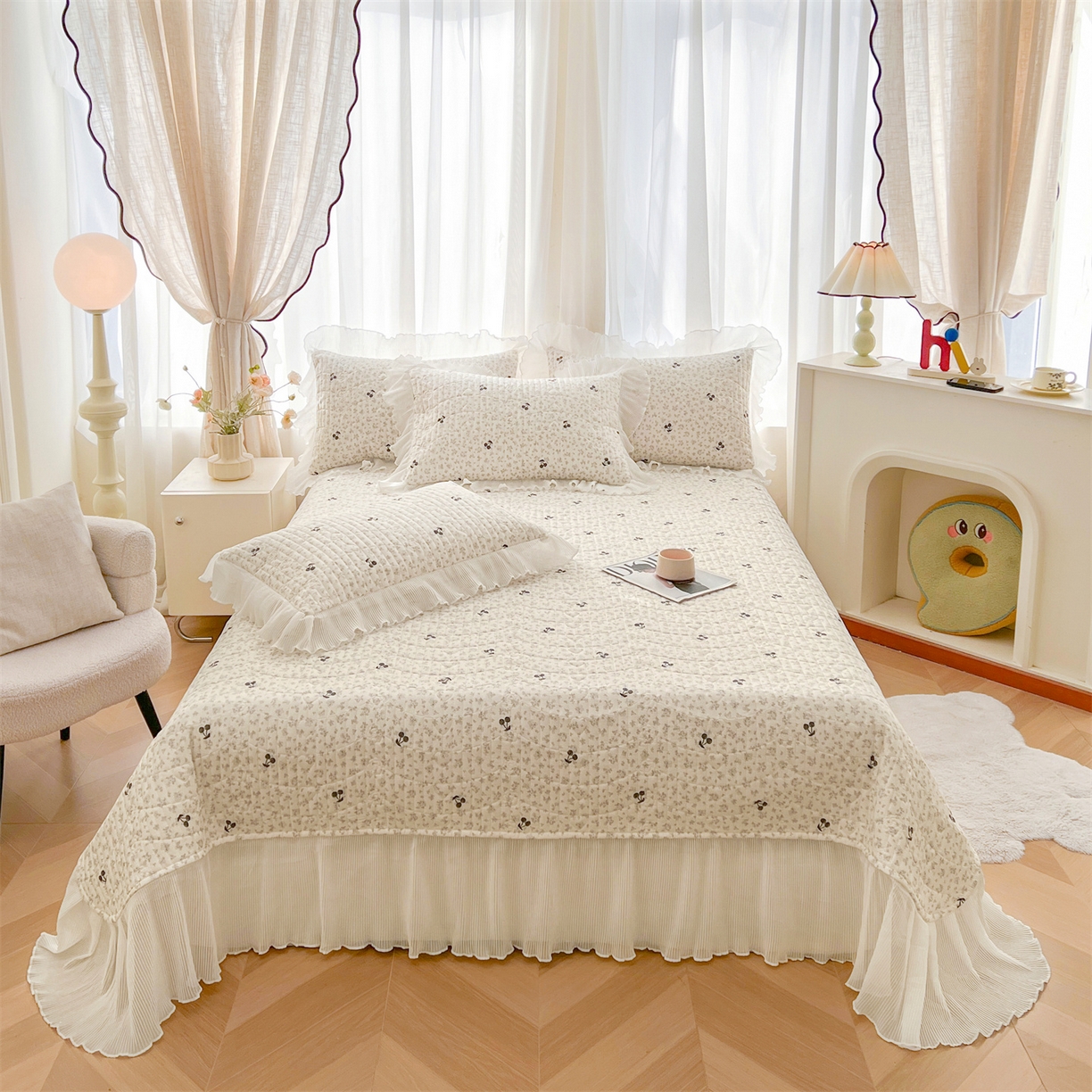 91家纺网 家纺一手货源 找家纺 宜凡家纺 2026新款全棉印花雪纺夹棉床盖三件套 星野樱桃