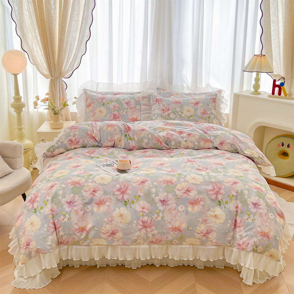 91家纺网 家纺一手货源 找家纺 宜凡家纺 2026新款全棉印花雪纺夹棉床盖三件套 花未央