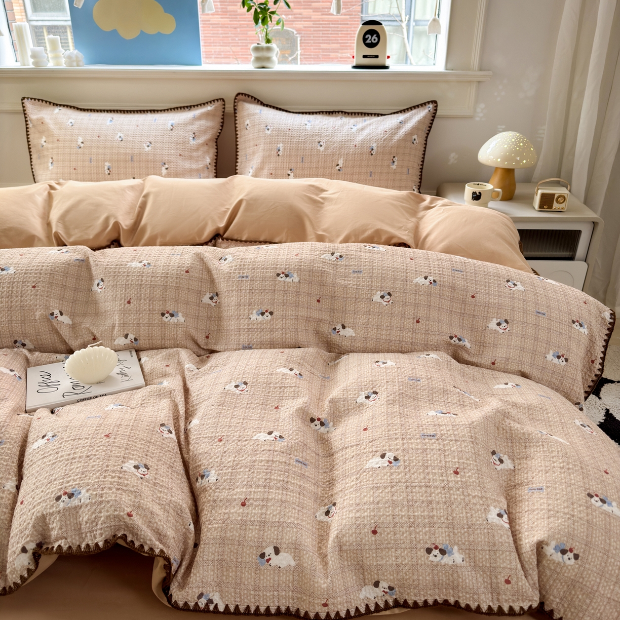 91家纺网 家纺一手货源 找家纺 雯雨家纺 2026新款A类全棉华夫格提花贝壳边工艺四件套 流白小狗-米