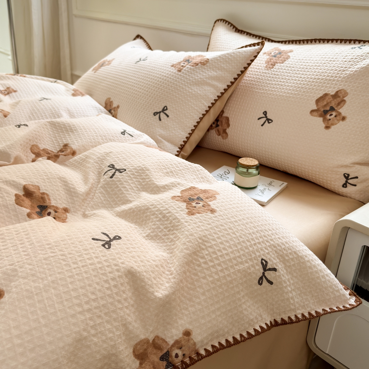 91家纺网 家纺一手货源 找家纺 雯雨家纺 2026新款A类全棉华夫格提花贝壳边工艺四件套 萌动时光