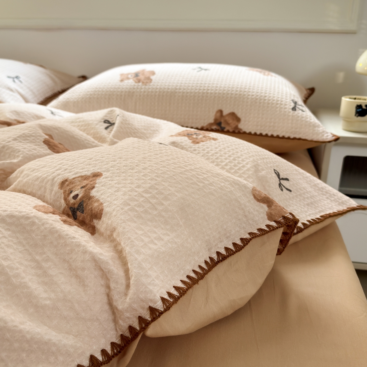 91家纺网 家纺一手货源 找家纺 雯雨家纺 2026新款A类全棉华夫格提花贝壳边工艺四件套 萌动时光