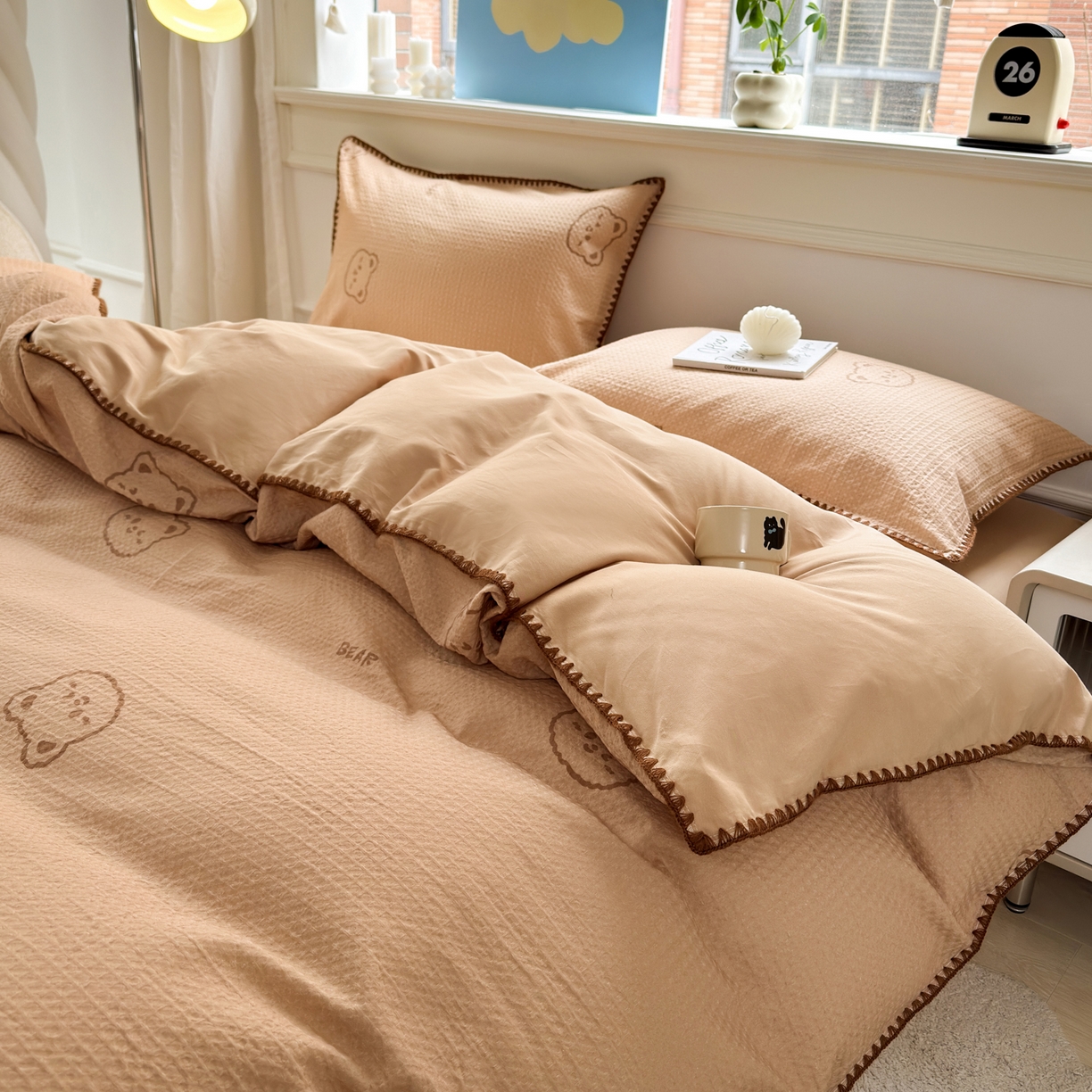 91家纺网 家纺一手货源 找家纺 雯雨家纺 2026新款A类全棉华夫格提花贝壳边工艺四件套 萌动时光咖