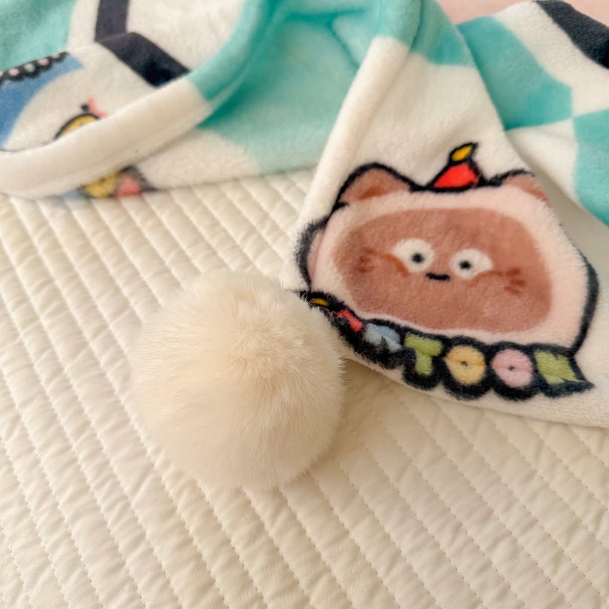 91家纺网 家纺一手货源 找家纺 潮邦创意家居 2026新款星眠绒单层双面球毯-BubbleTots巴波布布独家授权 巴波桃桃