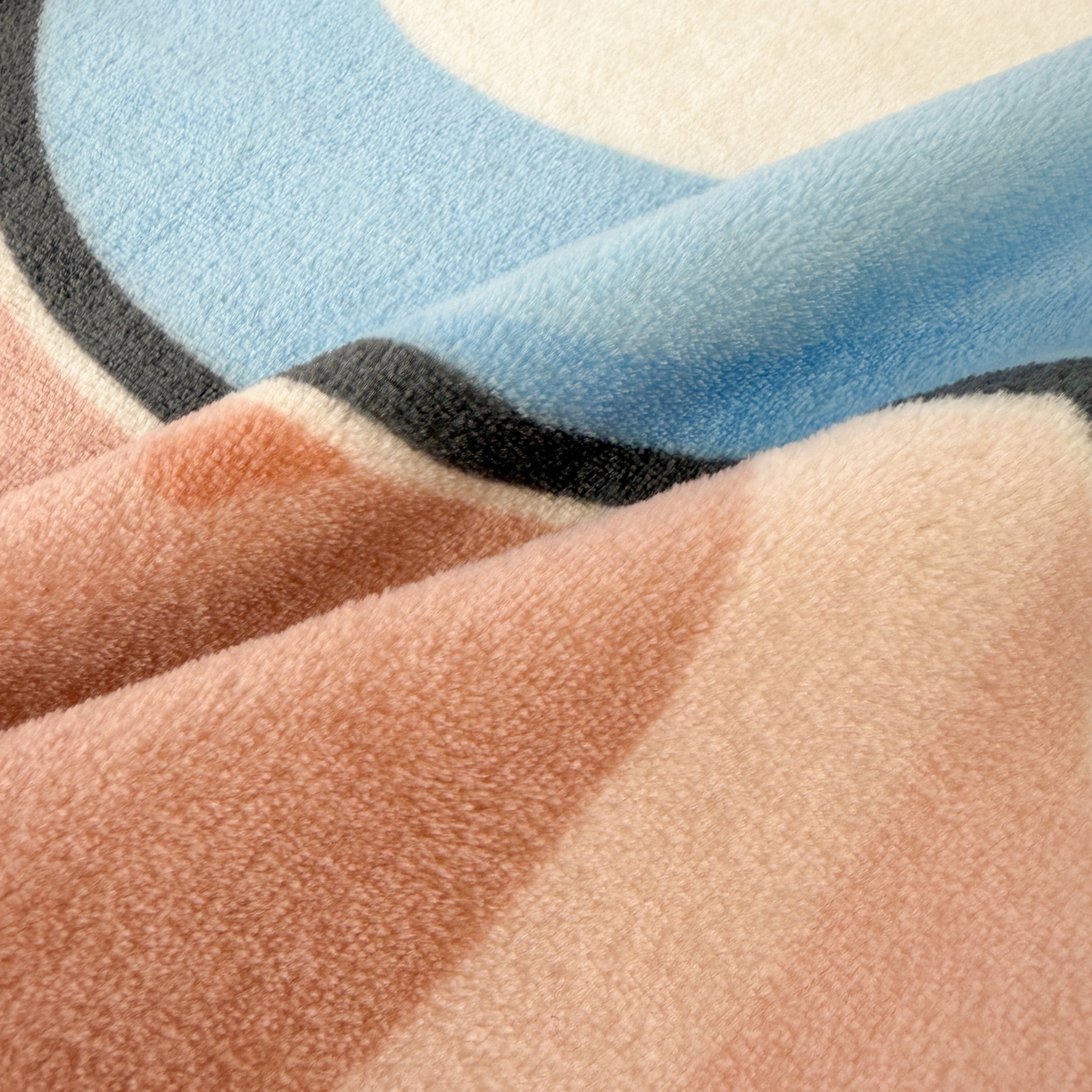 91家纺网 家纺一手货源 找家纺 潮邦创意家居 2026新款星眠绒单层双面球毯-BubbleTots巴波布布独家授权 巴波萌团