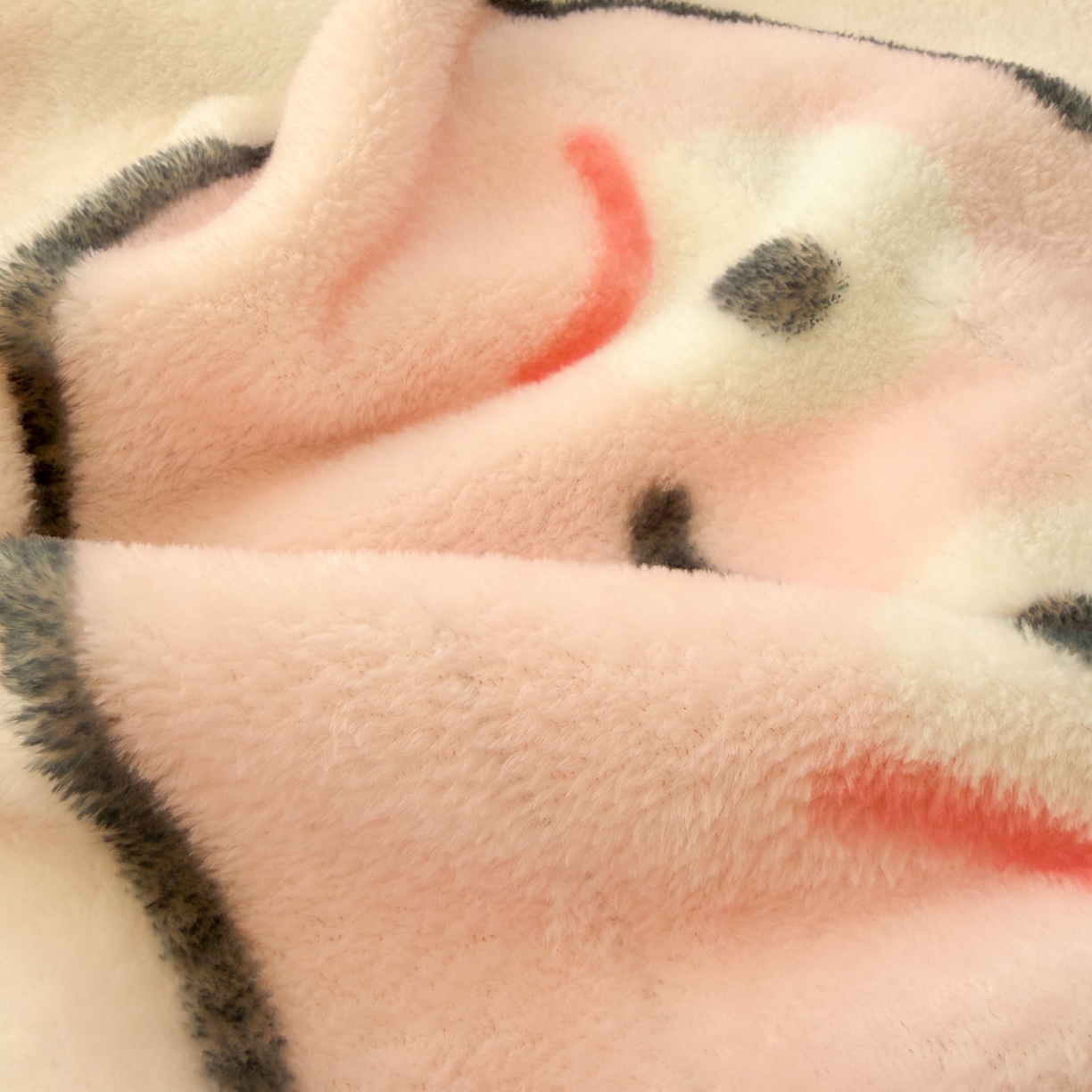 91家纺网 家纺一手货源 找家纺 潮邦创意家居 2026新款星眠绒单层双面球毯-BubbleTots巴波布布独家授权 巴波萌团