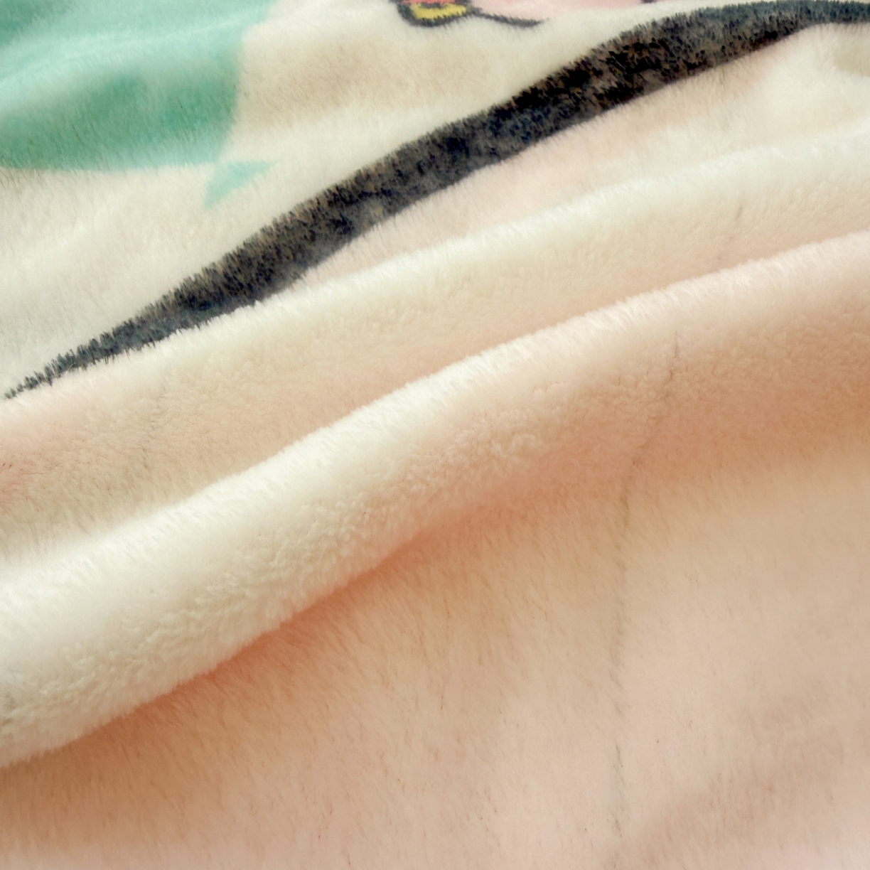 91家纺网 家纺一手货源 找家纺 潮邦创意家居 2026新款星眠绒单层双面球毯-BubbleTots巴波布布独家授权 巴波桃桃