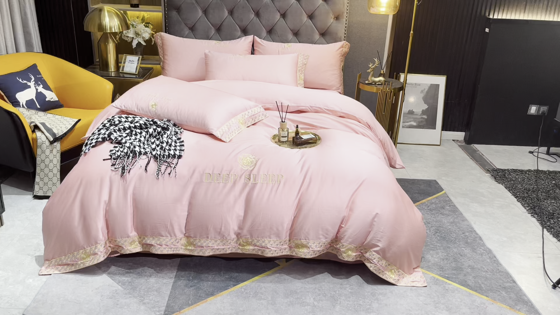 91家纺网 家纺一手货源 找家纺 慕她家纺 2026年全棉纯棉婚庆四件套大红色刺绣结床上用品 倾心 粉玉