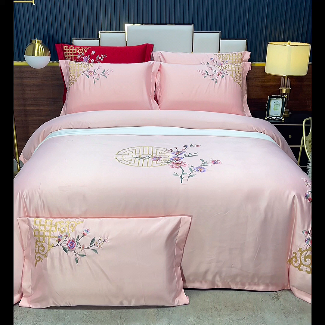 91家纺网 家纺一手货源 找家纺 慕她家纺 2026年全棉纯棉婚庆四件套大红色刺绣结床上用品 暗香 粉玉
