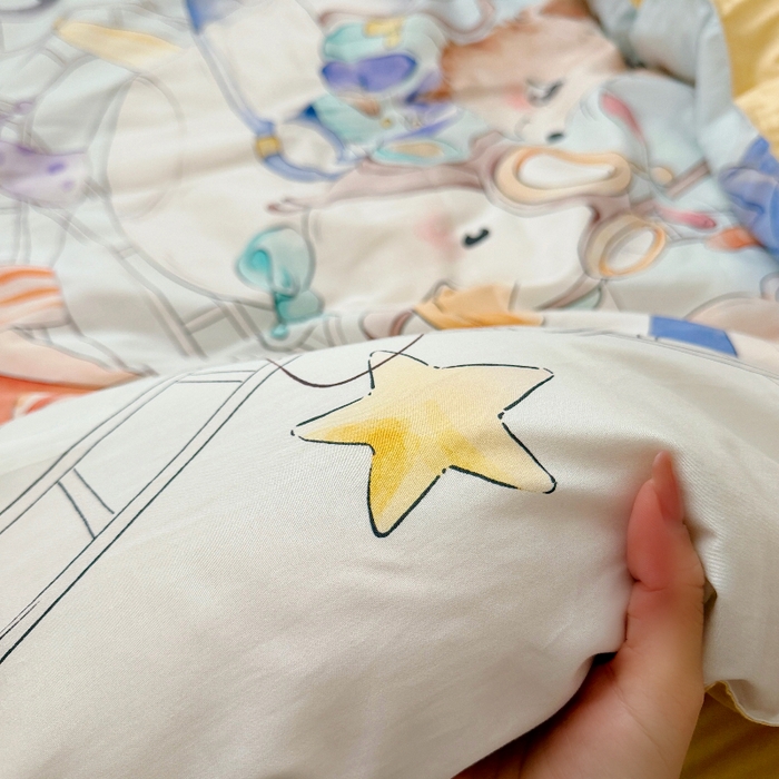 91家纺网 家纺一手货源 找家纺 萌宝家纺 2026新款春夏儿童全棉60贡缎被套幼儿园三件套含芯6件套 游乐园