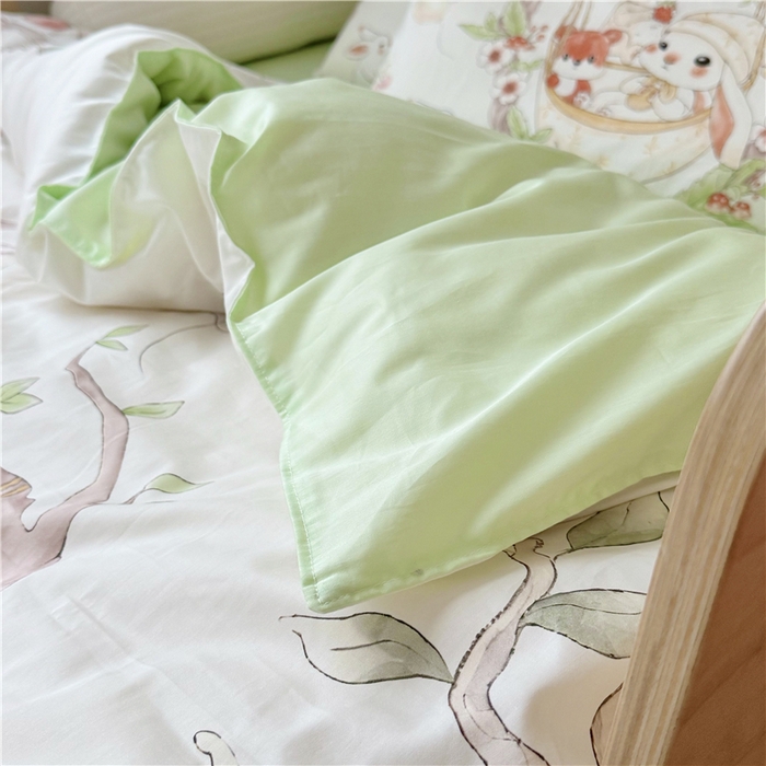 91家纺网 家纺一手货源 找家纺 萌宝家纺 2026新款春夏儿童全棉60贡缎被套幼儿园三件套含芯6件套 摇篮兔子