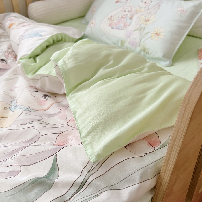 91家纺网 家纺一手货源 找家纺 萌宝家纺 2026新款春夏儿童全棉60贡缎被套幼儿园三件套含芯6件套 天鹅湖