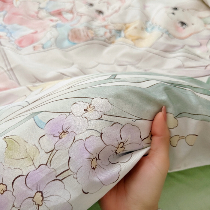 91家纺网 家纺一手货源 找家纺 萌宝家纺 2026新款春夏儿童全棉60贡缎被套幼儿园三件套含芯6件套 天鹅湖