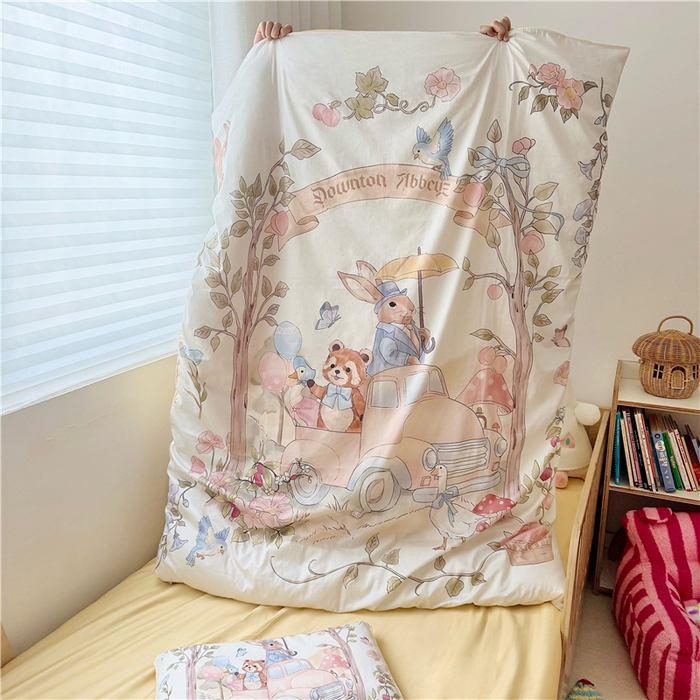 91家纺网 家纺一手货源 找家纺 萌宝家纺 2026新款春夏儿童全棉60贡缎被套幼儿园三件套含芯6件套 汽车旅行