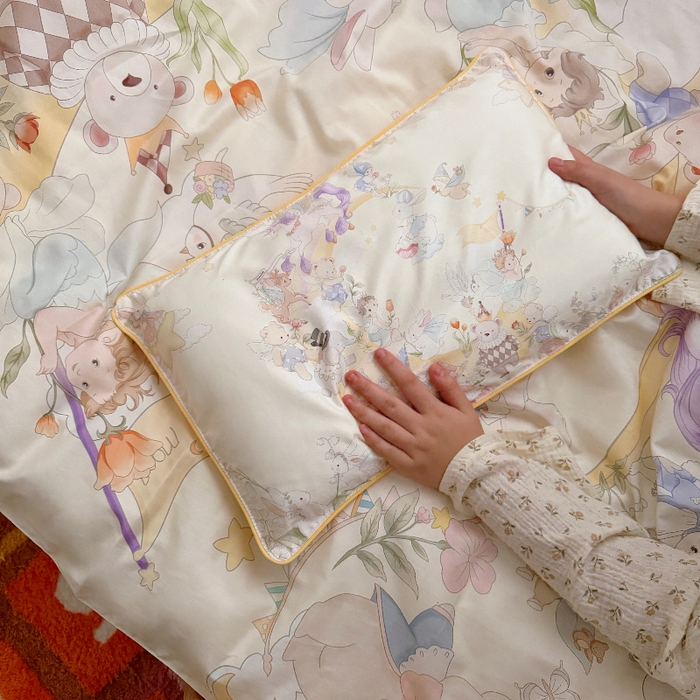 91家纺网 家纺一手货源 找家纺 萌宝家纺 2026新款春夏儿童全棉60贡缎被套幼儿园三件套含芯6件套 云月绮梦
