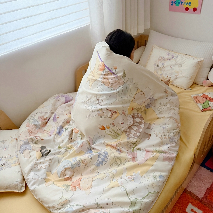 91家纺网 家纺一手货源 找家纺 萌宝家纺 2026新款春夏儿童全棉60贡缎被套幼儿园三件套含芯6件套 云月绮梦