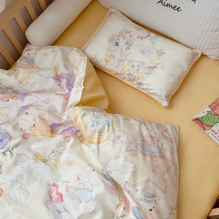 91家纺网 家纺一手货源 找家纺 萌宝家纺 2026新款春夏儿童全棉60贡缎被套幼儿园三件套含芯6件套 云月绮梦
