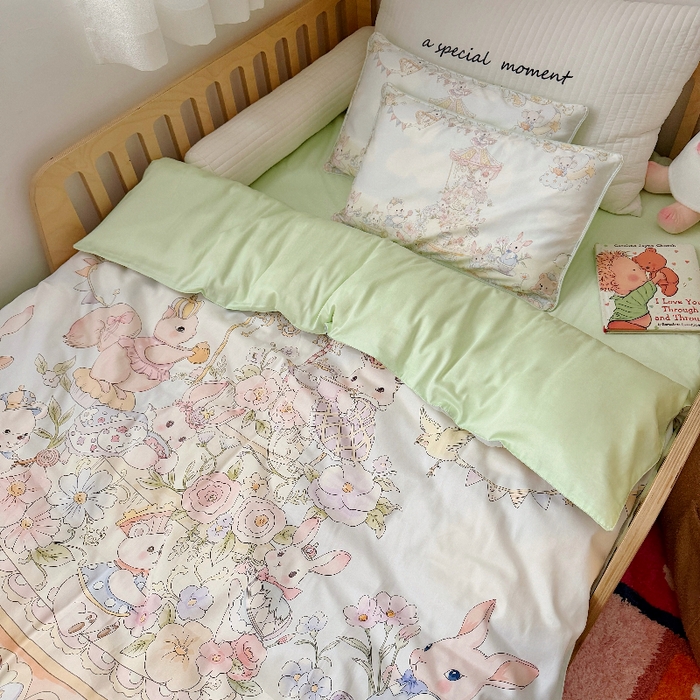 91家纺网 家纺一手货源 找家纺 萌宝家纺 2026新款春夏儿童全棉60贡缎被套幼儿园三件套含芯6件套 甜梦蛋糕